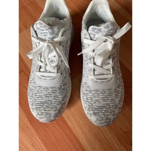 Sketchers comfort fit white cheetah print